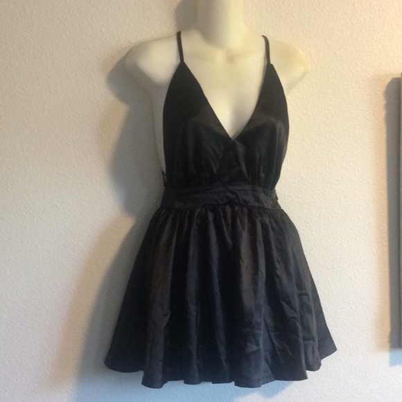 Dresses & Skirts - Black silky sexy dress